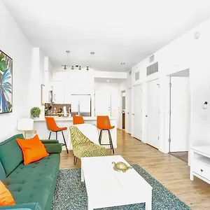 https://modern-1br-downtown-oasis-w-balcony-rooftop-pool.hotelstampa.org